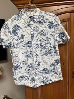 American Eagle Outfitters White Button-Down Shirt with Navy Tropical Print
